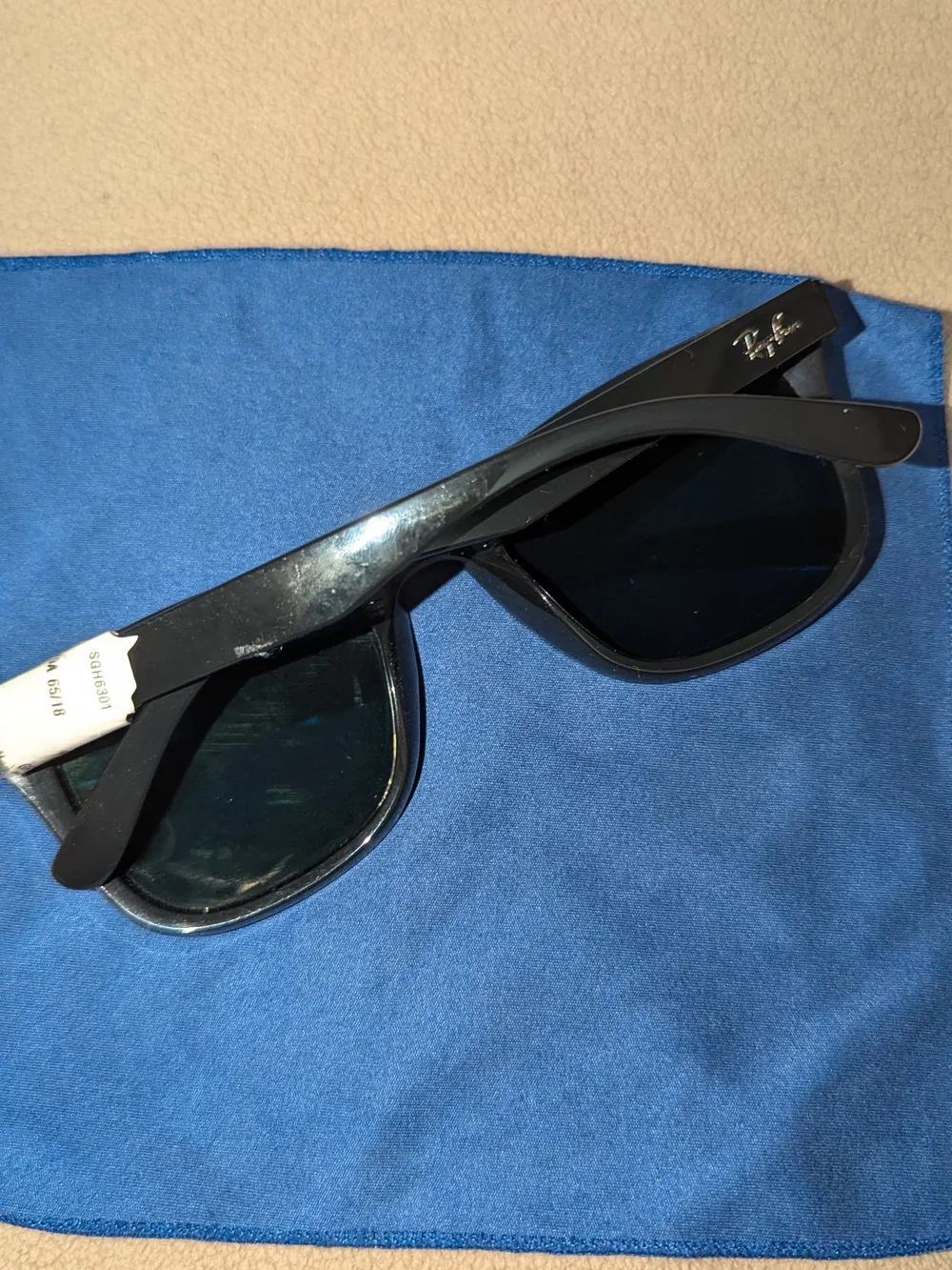 Ray-Ban Classic Wayfarer Sunglasses in Black